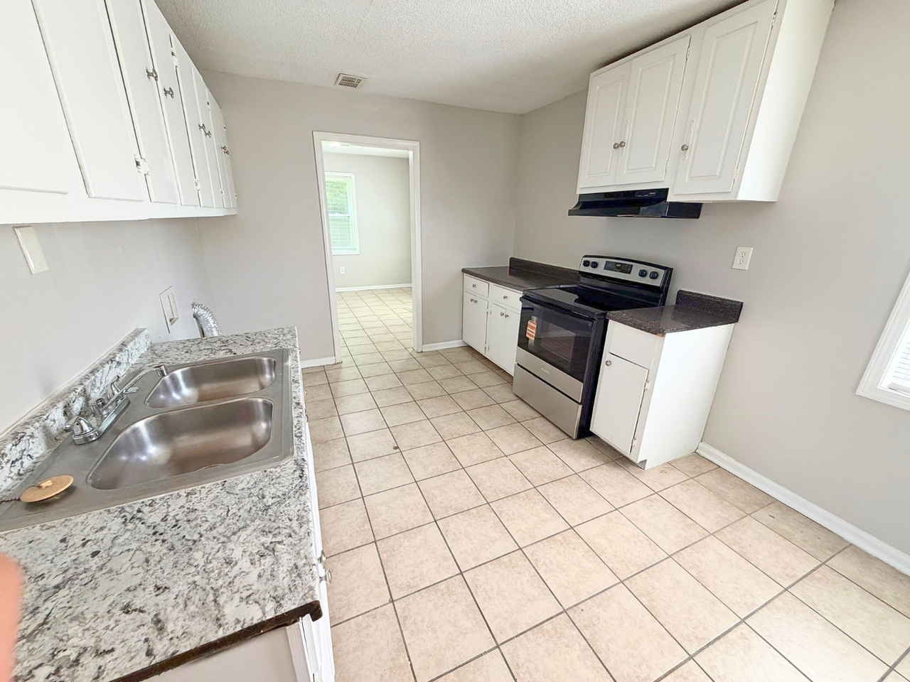 1111 Canary Ln - Photo 4 of 17
