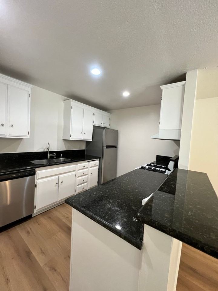 6600 Warner Ave - Photo 7 of 28