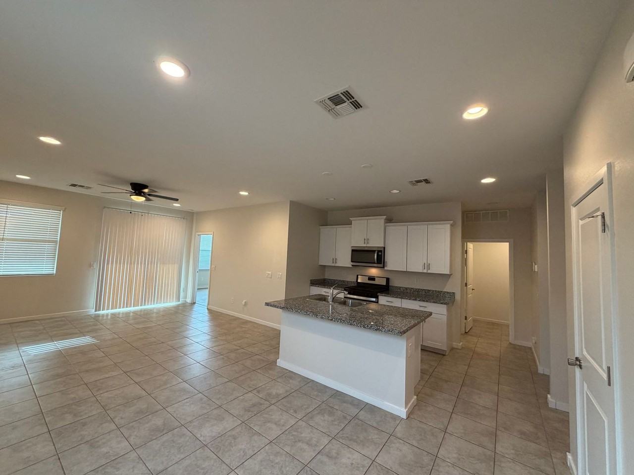36987 N Sidewinder Dr - Photo 4 of 21