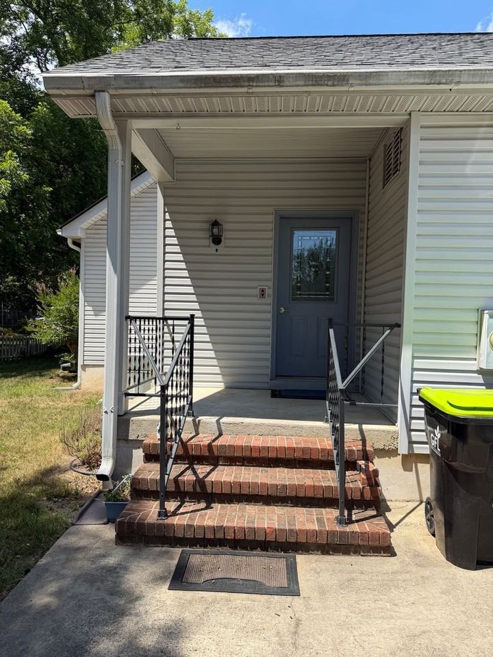 102 Sunset Dr - Photo 2 of 23