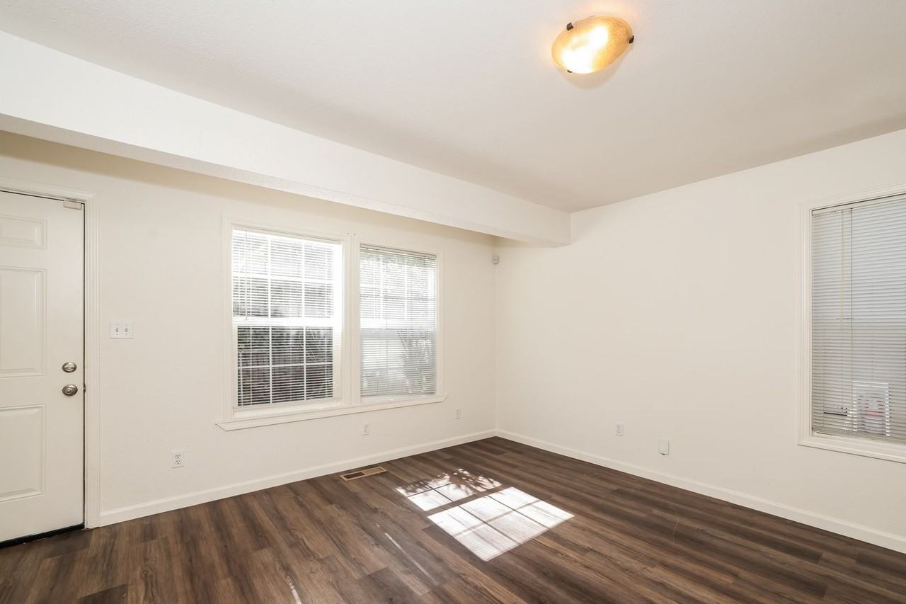 5851 Vallejo St #B - Photo 4 of 25