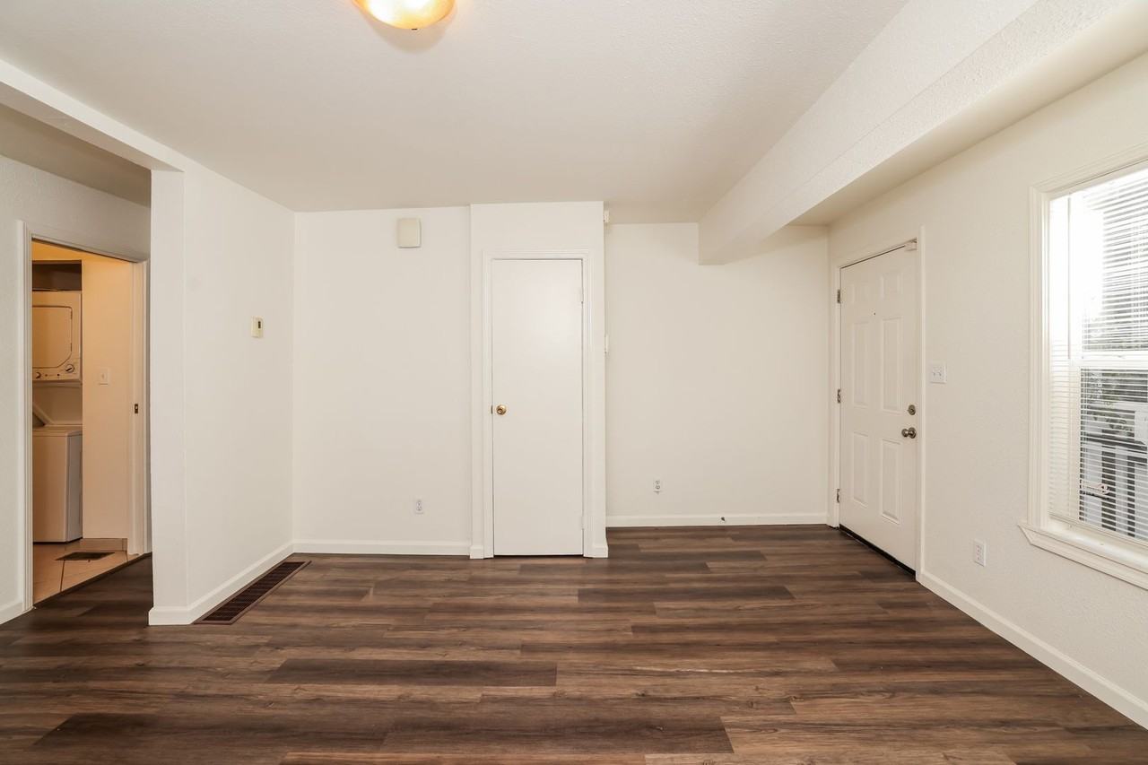 5851 Vallejo St #B - Photo 5 of 25