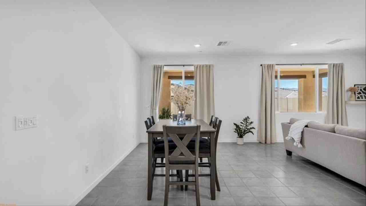 11596 S Crescent St - Photo 4 of 10