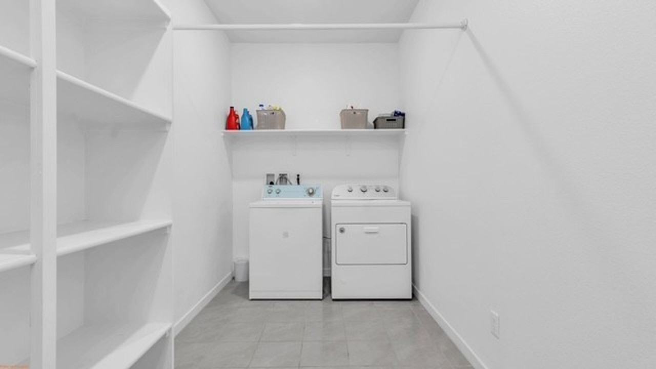 11596 S Crescent St - Photo 7 of 10