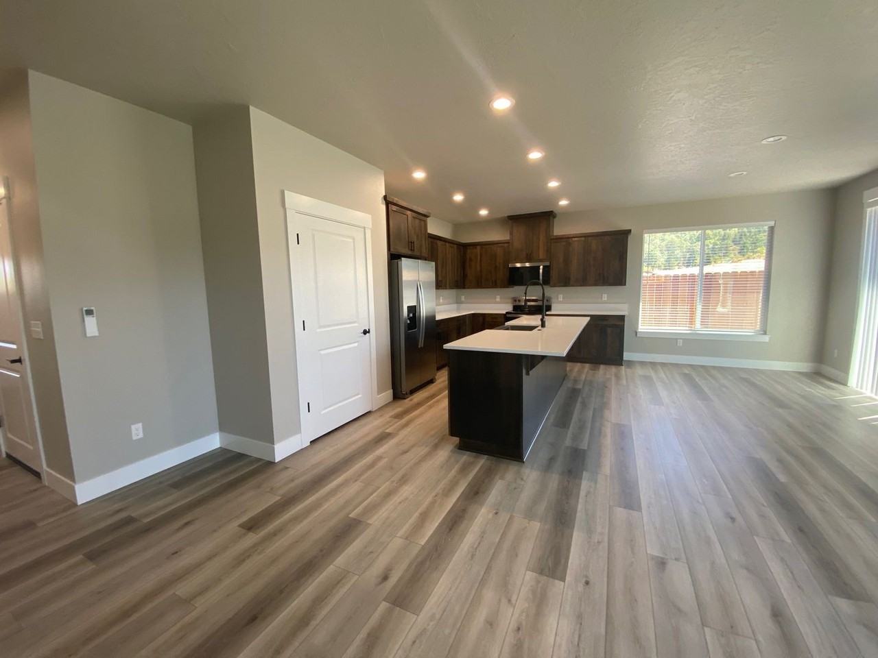 229 Coles Valley St - Photo 4 of 18