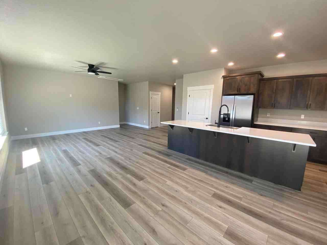 229 Coles Valley St - Photo 5 of 18