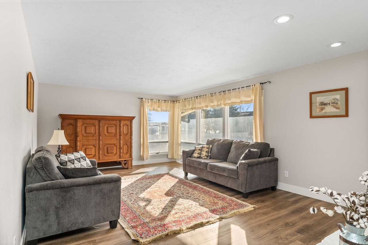 1471 Country Home Ln - Photo 3 of 34