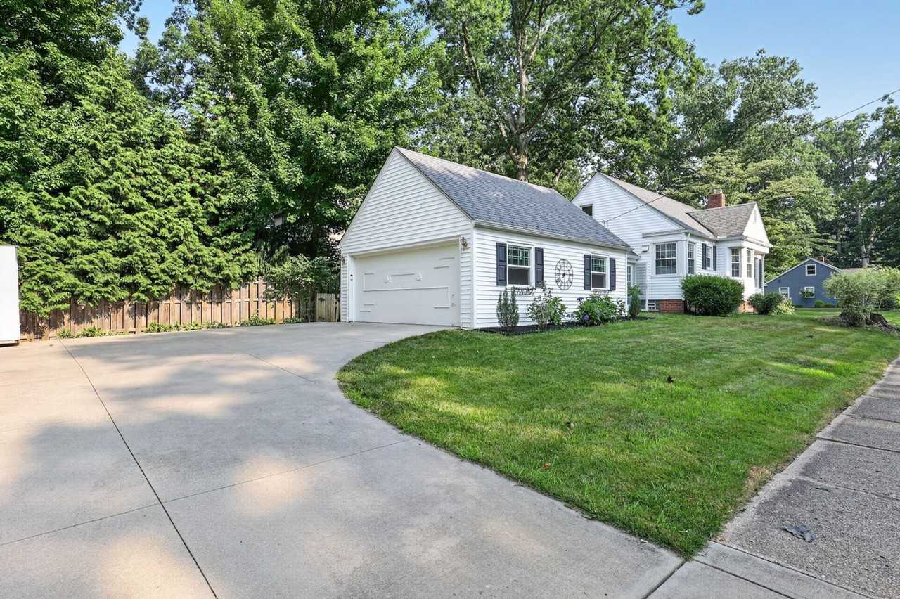 28036 W Oakland Rd - Photo 2 of 31