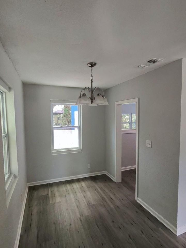 1080 W 13th St - Photo 2 of 18