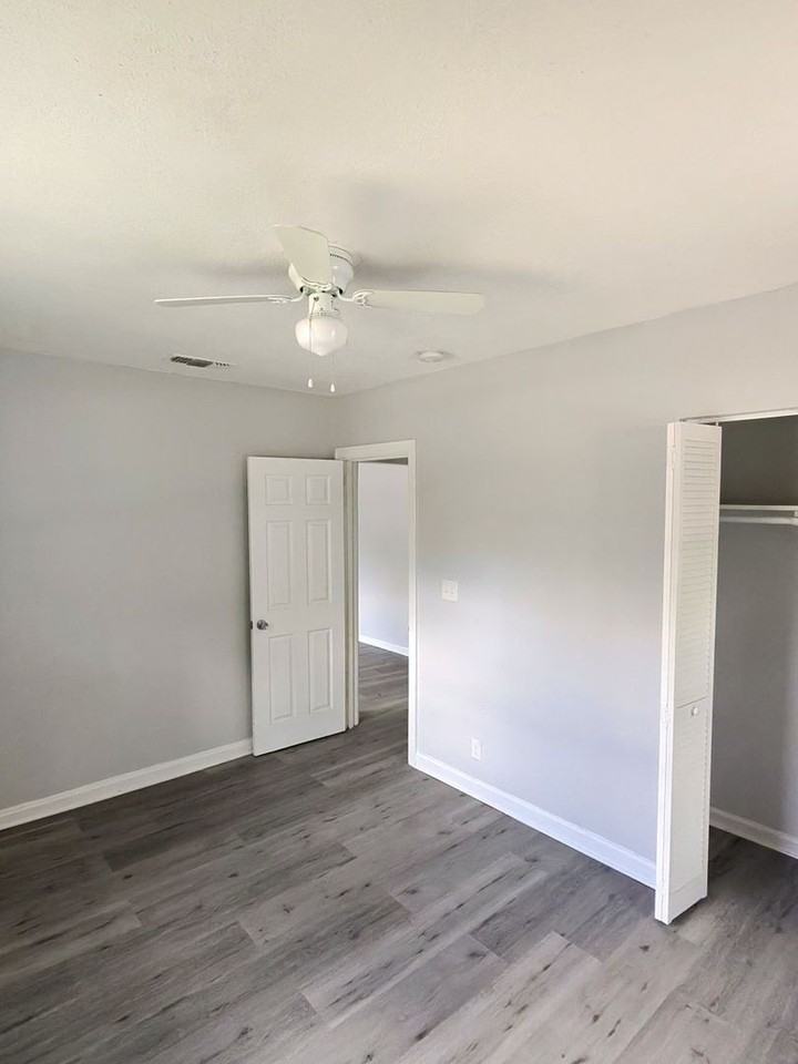 1080 W 13th St - Photo 3 of 18