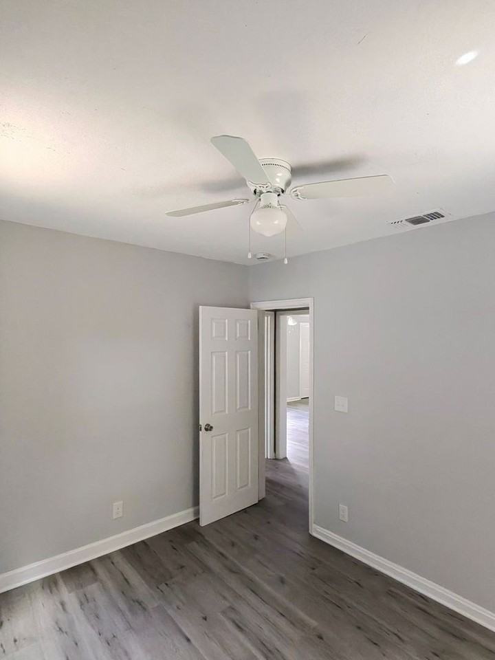 1080 W 13th St - Photo 7 of 18