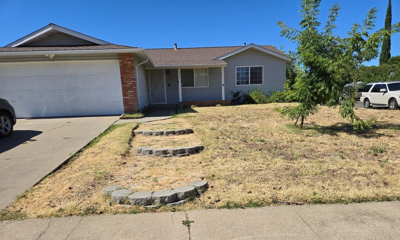 10641 Epic Ct - Photo 2 of 22