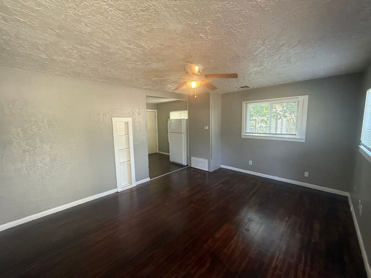 529 S Ponca Ave - Photo 2 of 10