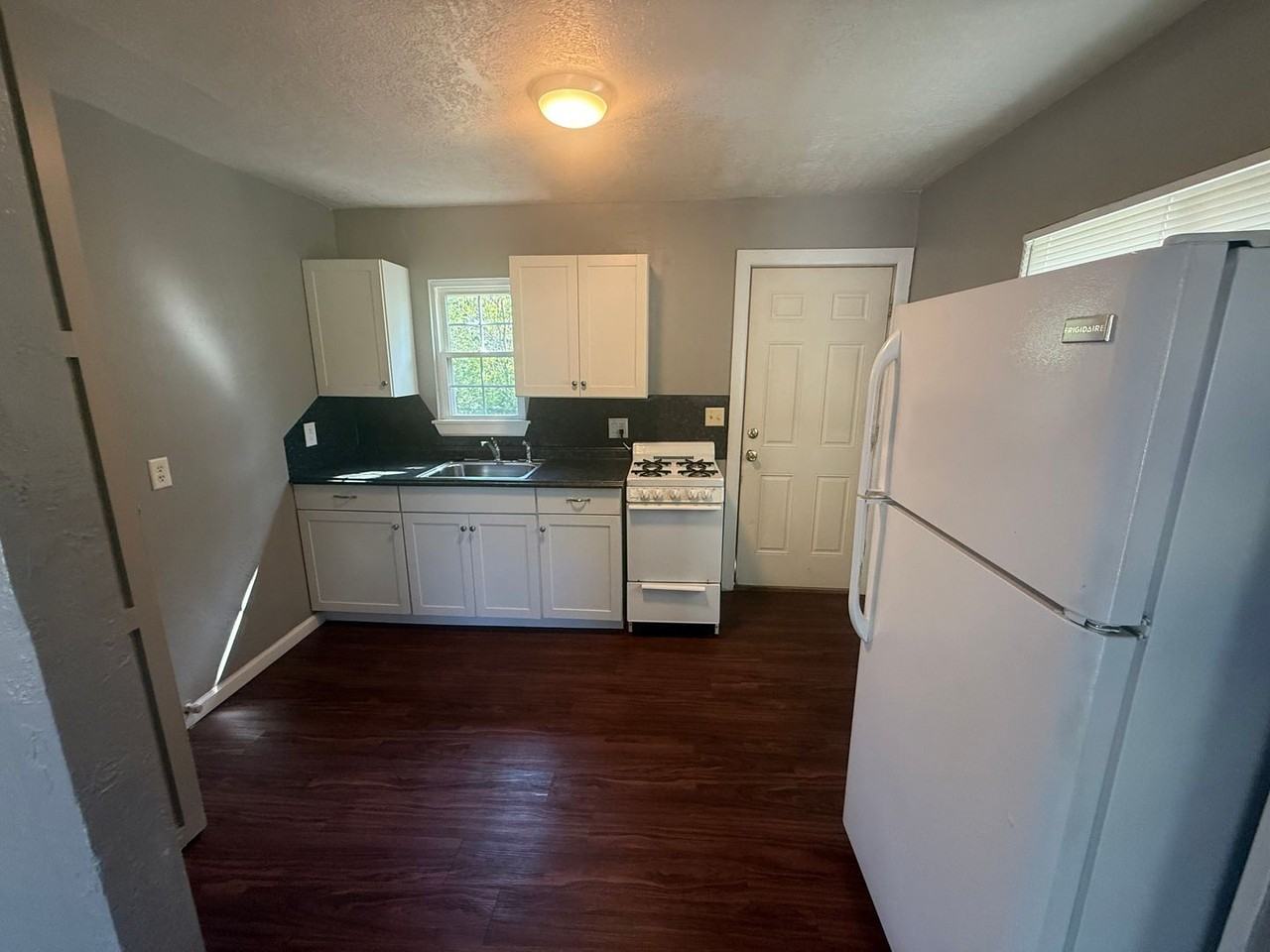 529 S Ponca Ave - Photo 3 of 10
