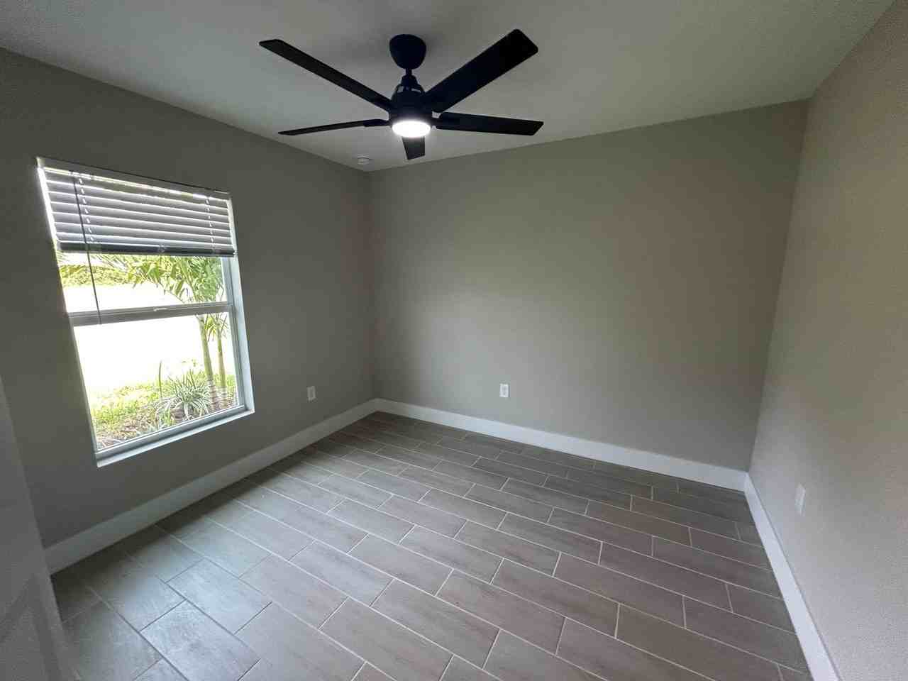 3933 Ne 19th Ave - Photo 4 of 17