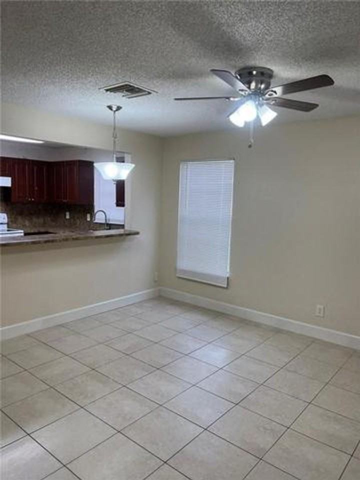 9 Ne 44th St - Photo 4 of 15