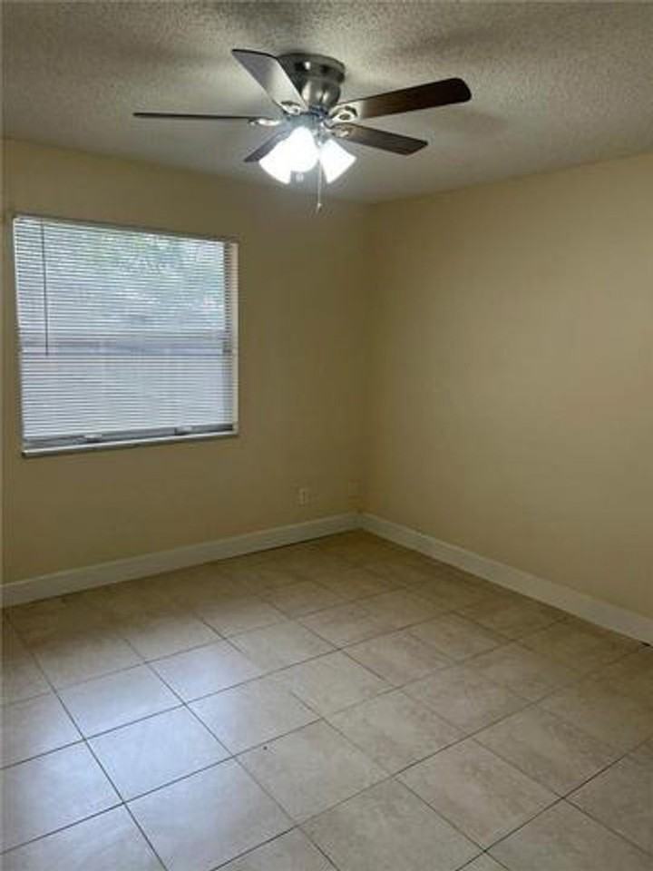 9 Ne 44th St - Photo 6 of 15