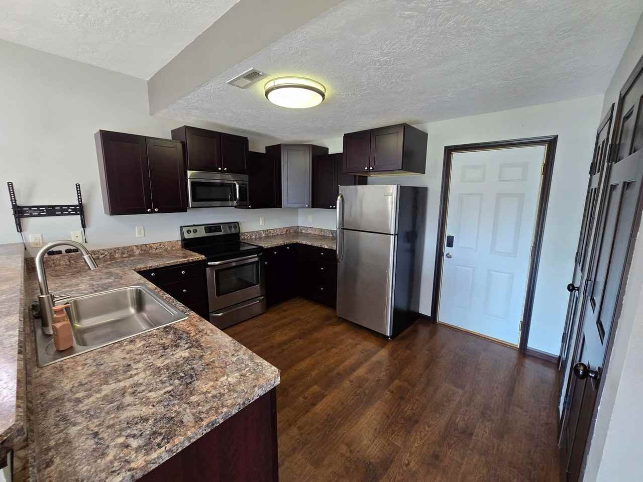 901 Coffie Farm Rd - Photo 7 of 24