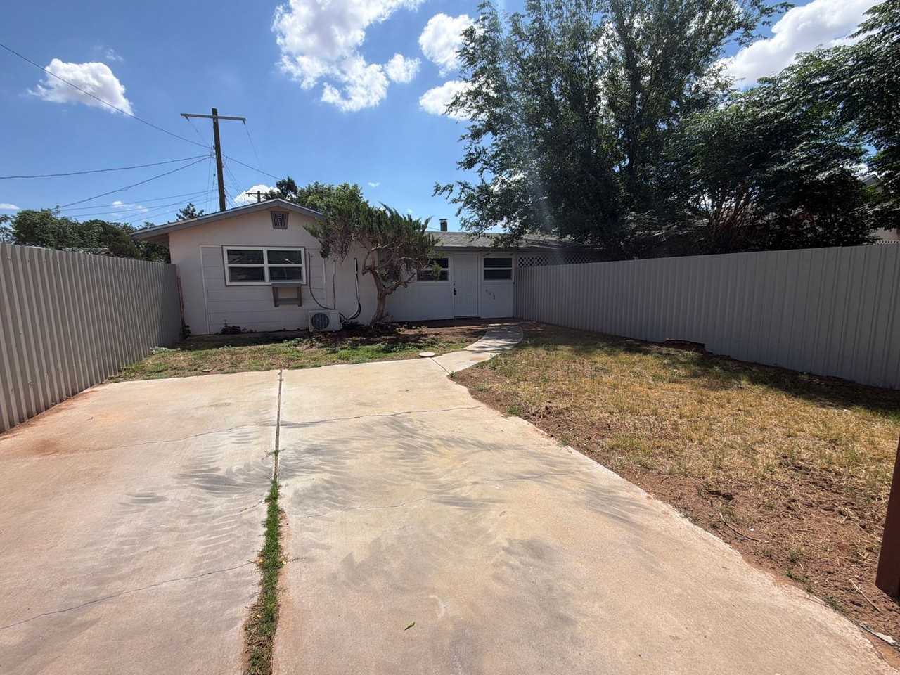 916 W Plains Ave - Photo 2 of 15