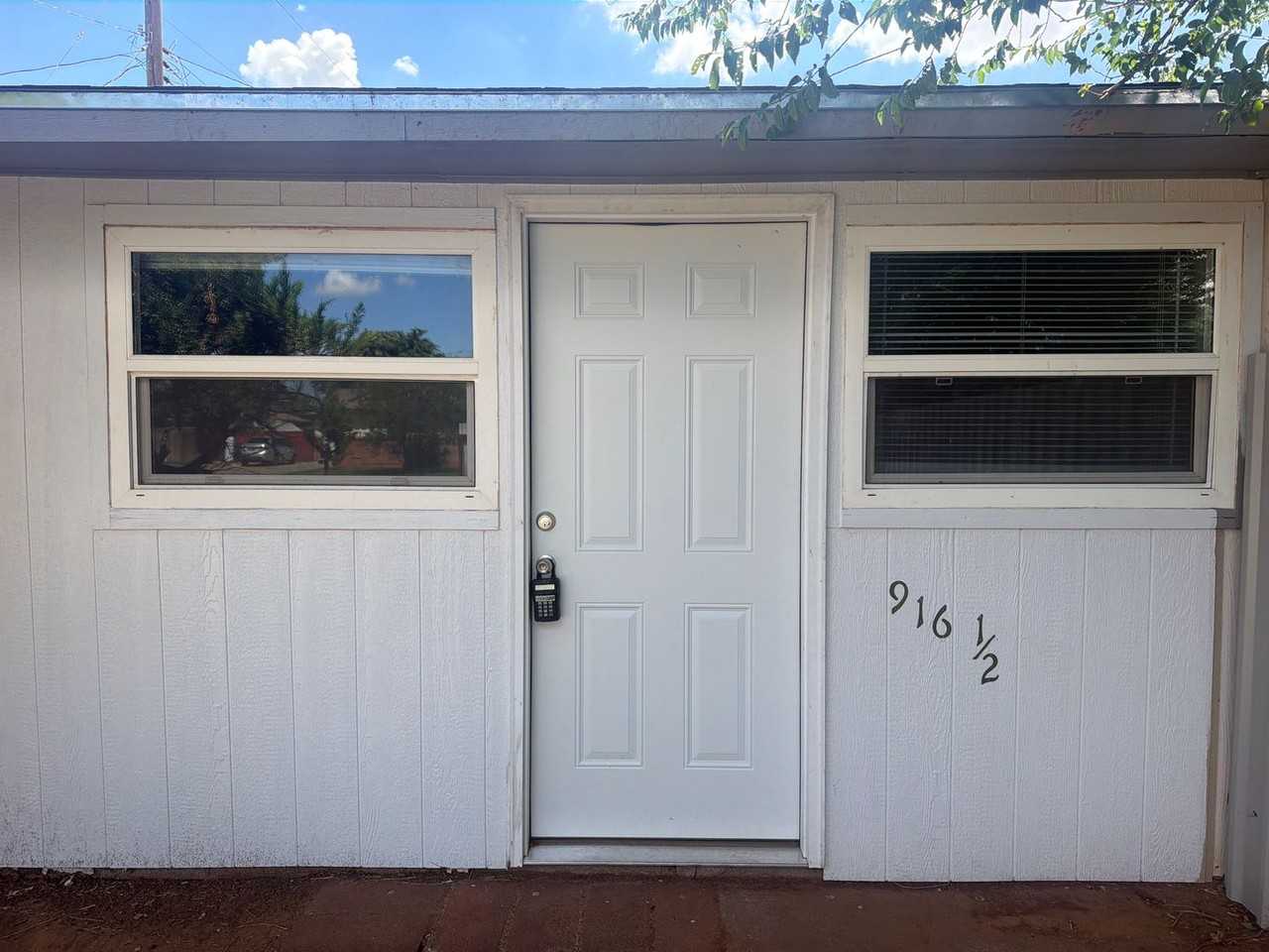 916 W Plains Ave - Photo 3 of 15