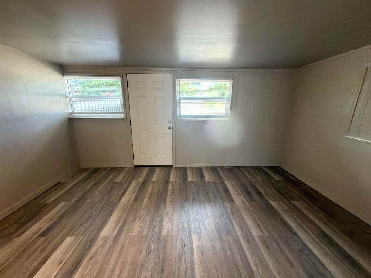 916 W Plains Ave - Photo 5 of 15
