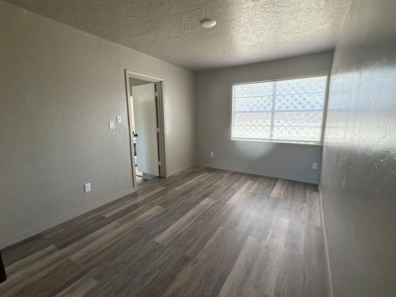 916 W Plains Ave - Photo 6 of 15