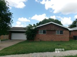 featured image of 1319 Nw Carroll Dr