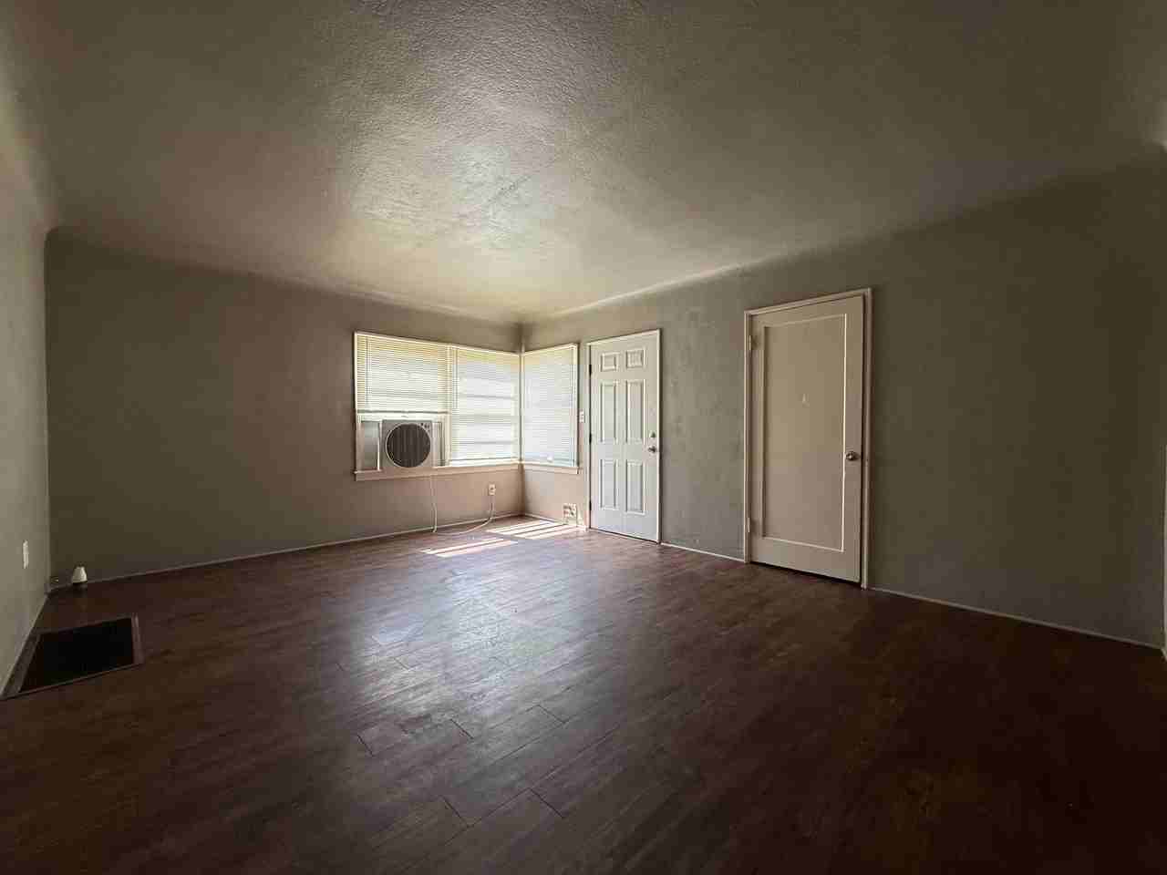 511 Philippine St - Photo 5 of 19