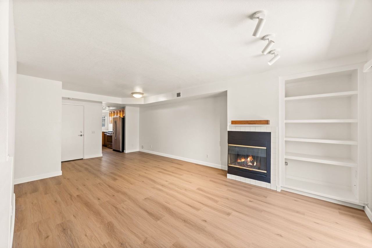 8552 Stoneyhill Dr - Photo 3 of 15