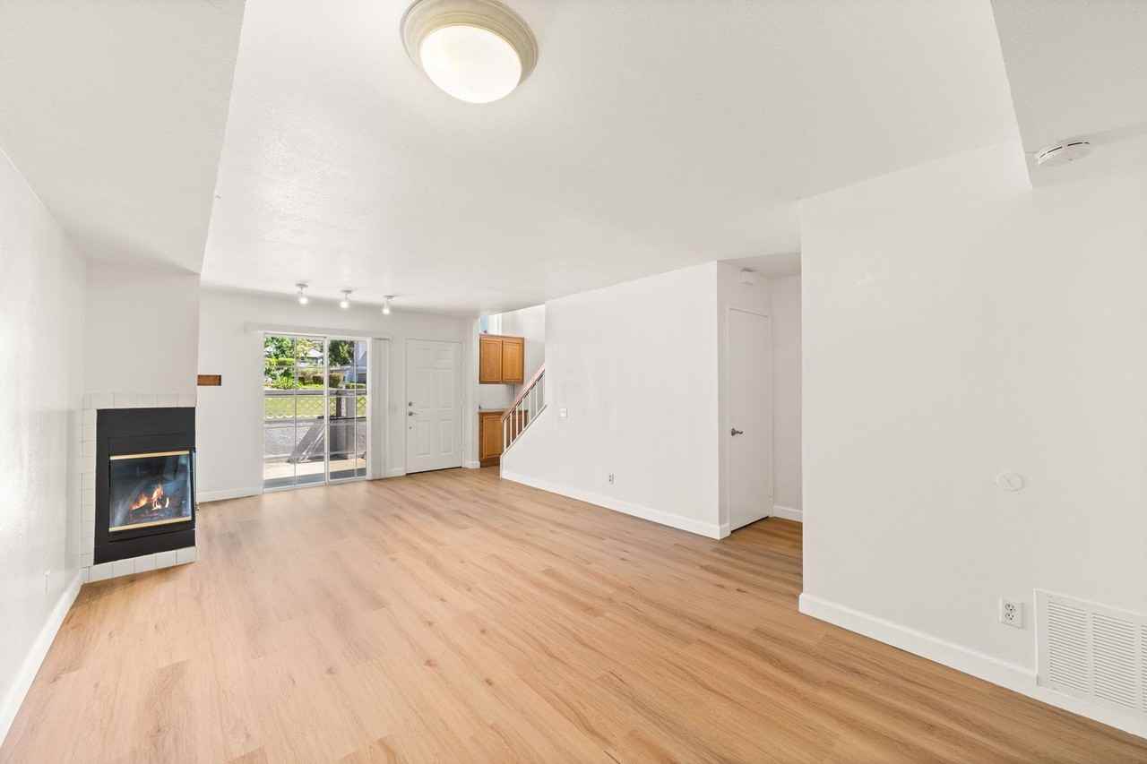 8552 Stoneyhill Dr - Photo 4 of 15