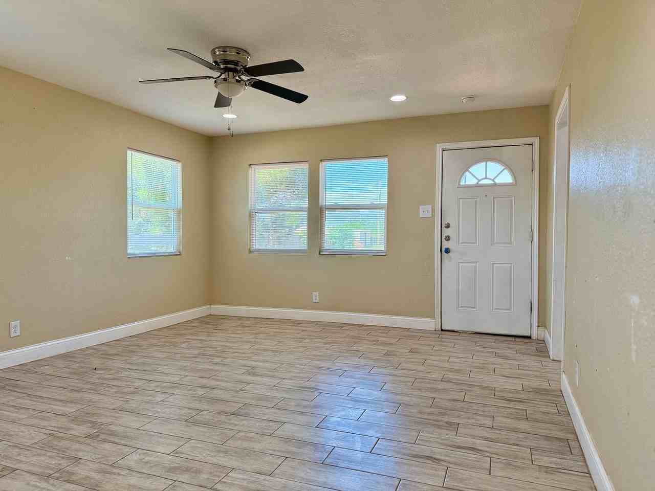 609 Howard Dr - Photo 2 of 19