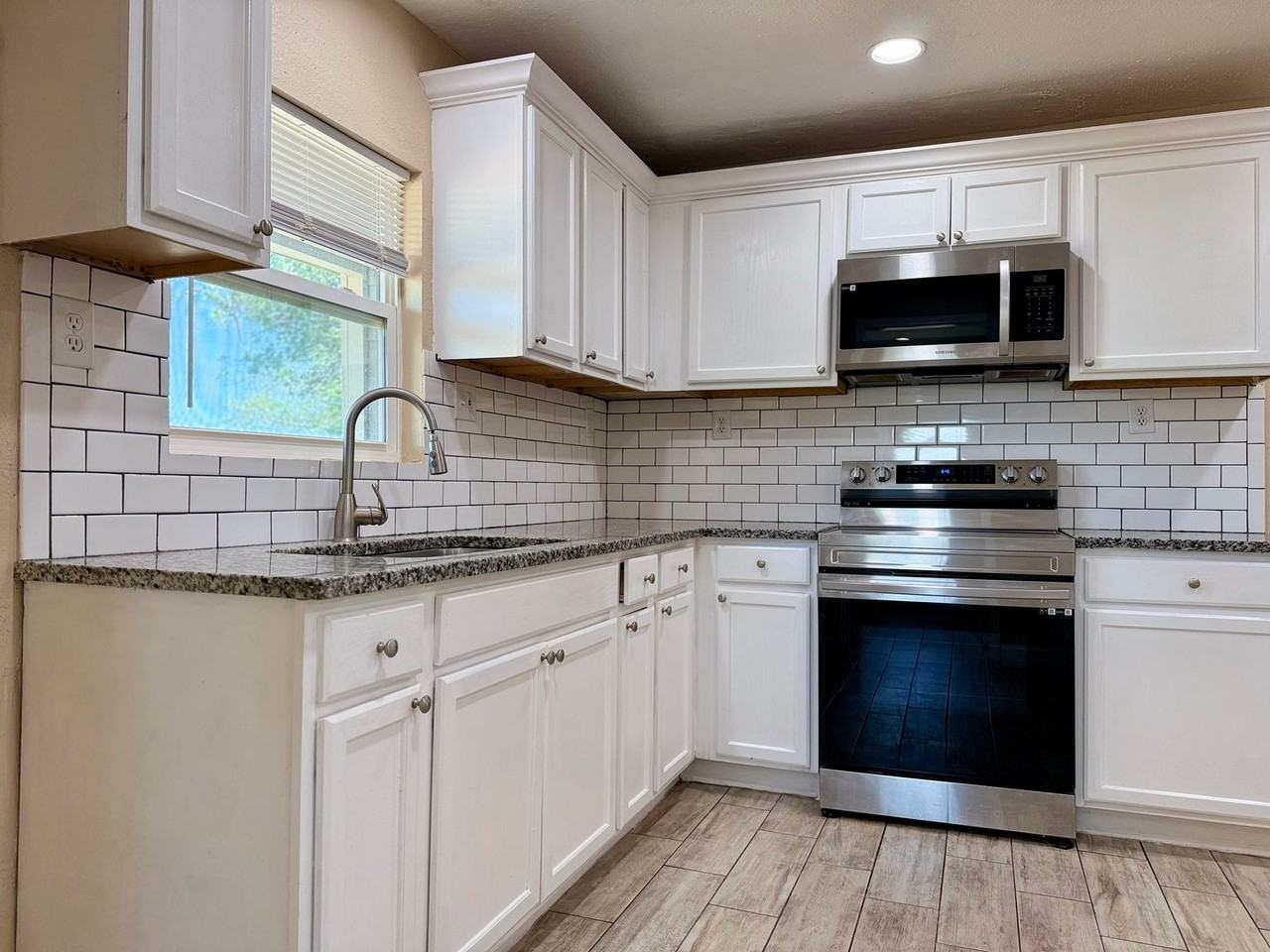 609 Howard Dr - Photo 4 of 19