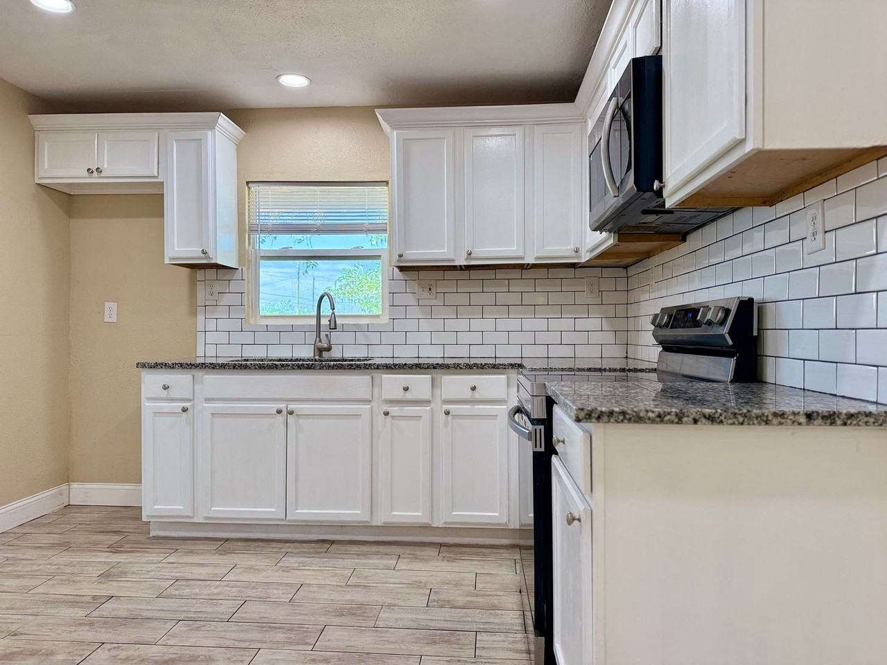 609 Howard Dr - Photo 5 of 19