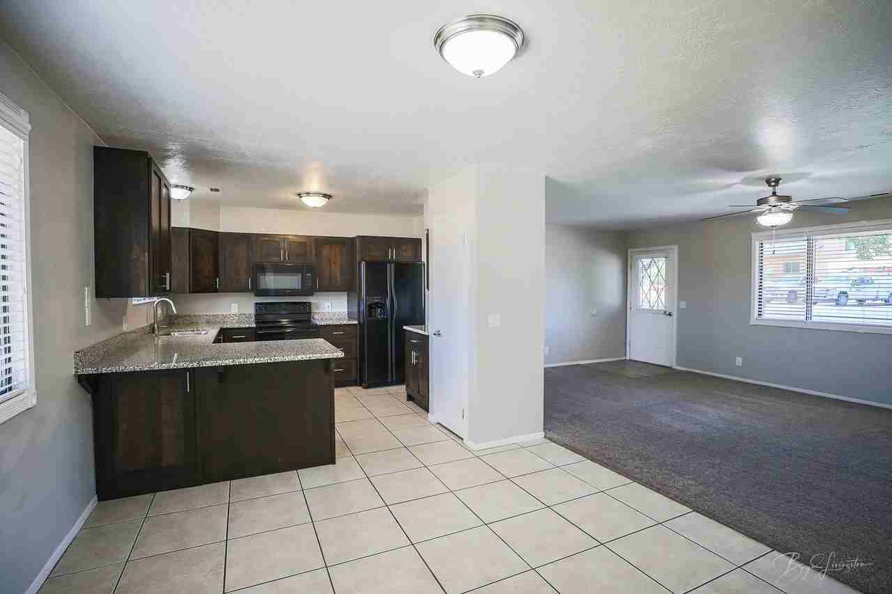2821 Juniper Cir - Photo 5 of 39
