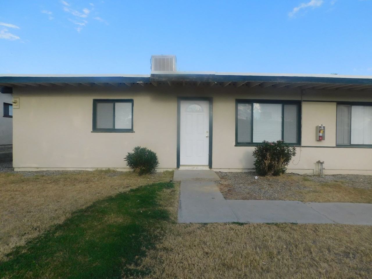 517 Palm Dr - Photo 2 of 13
