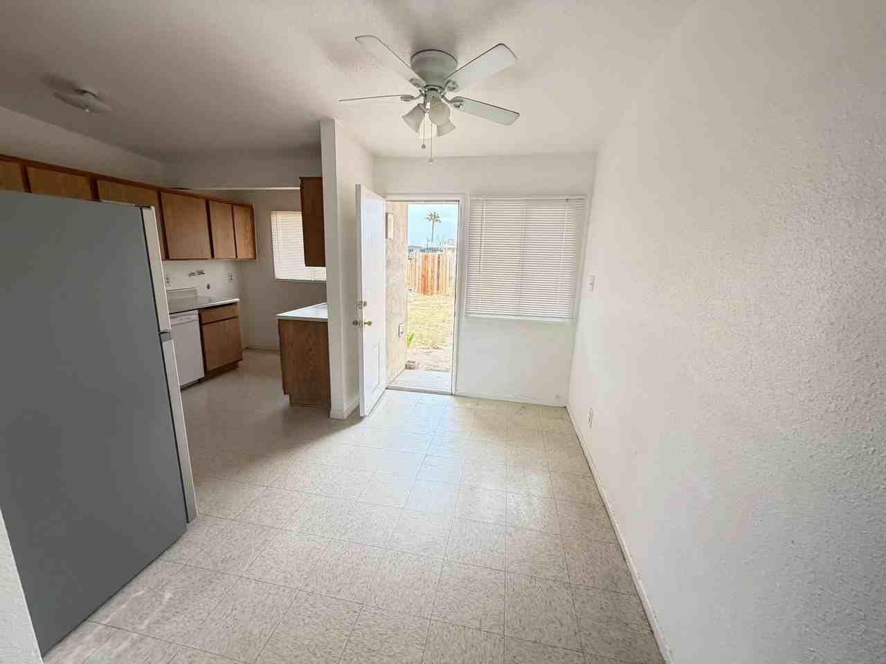 517 Palm Dr - Photo 4 of 13