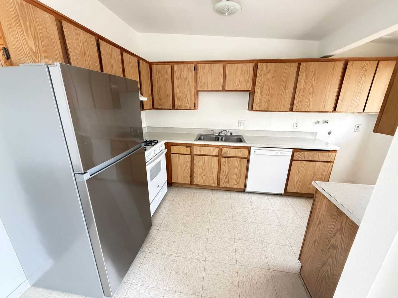 517 Palm Dr - Photo 5 of 13
