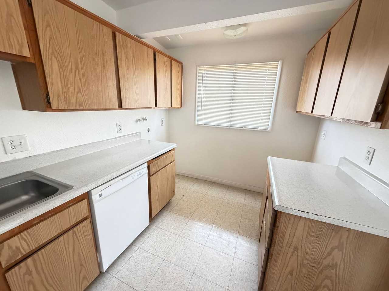 517 Palm Dr - Photo 7 of 13