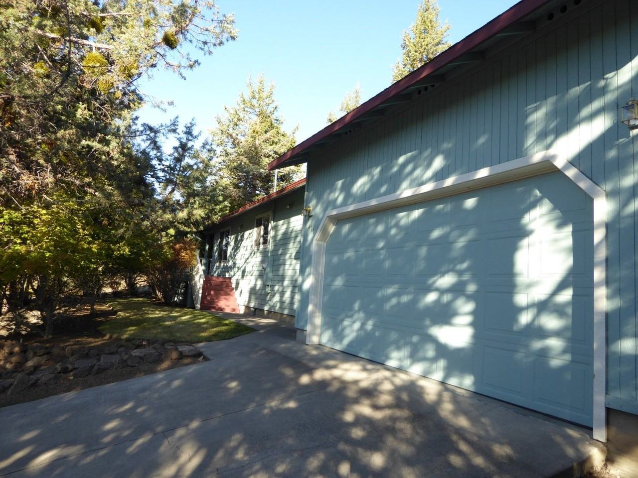 1496 Nw Portland Ave - Photo 3 of 25