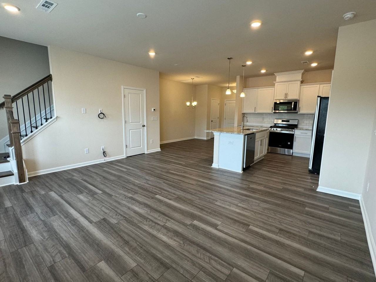 3714 Feltham Ln - Photo 4 of 31
