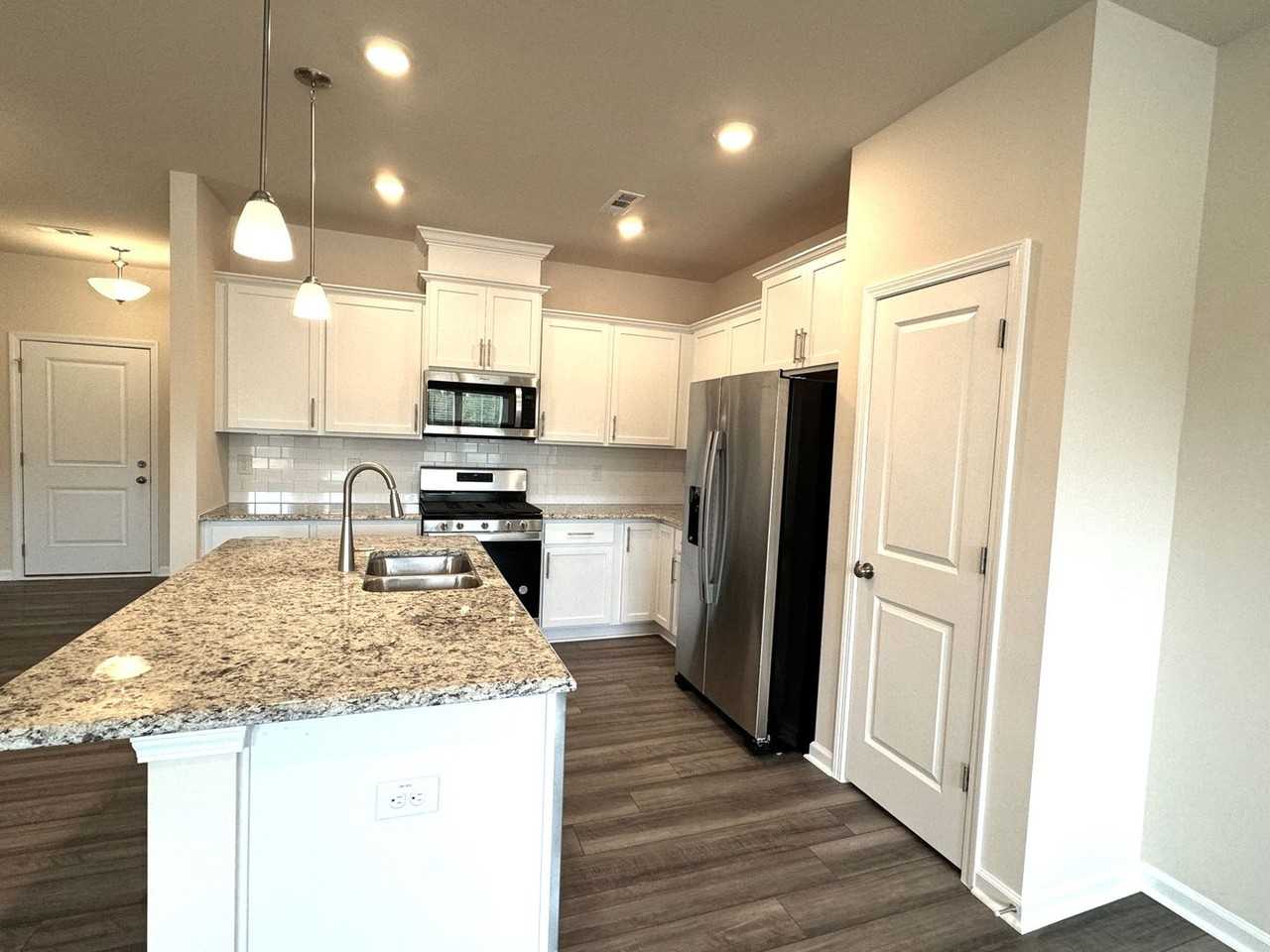 3714 Feltham Ln - Photo 5 of 31