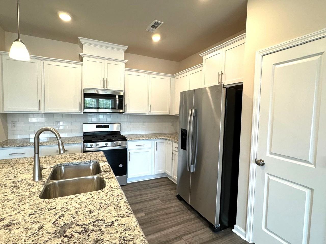 3714 Feltham Ln - Photo 6 of 31