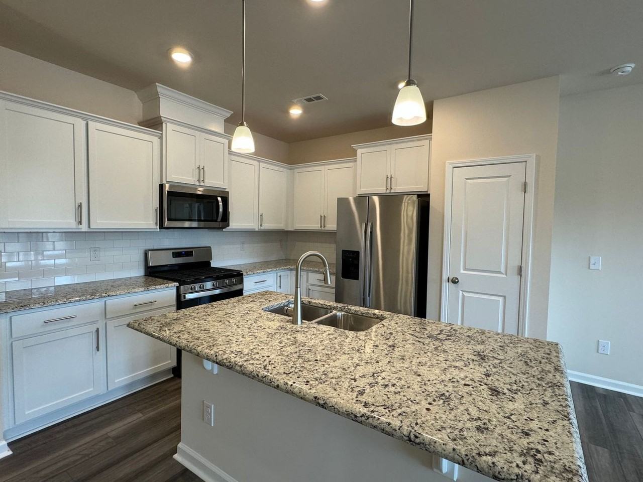 3714 Feltham Ln - Photo 7 of 31