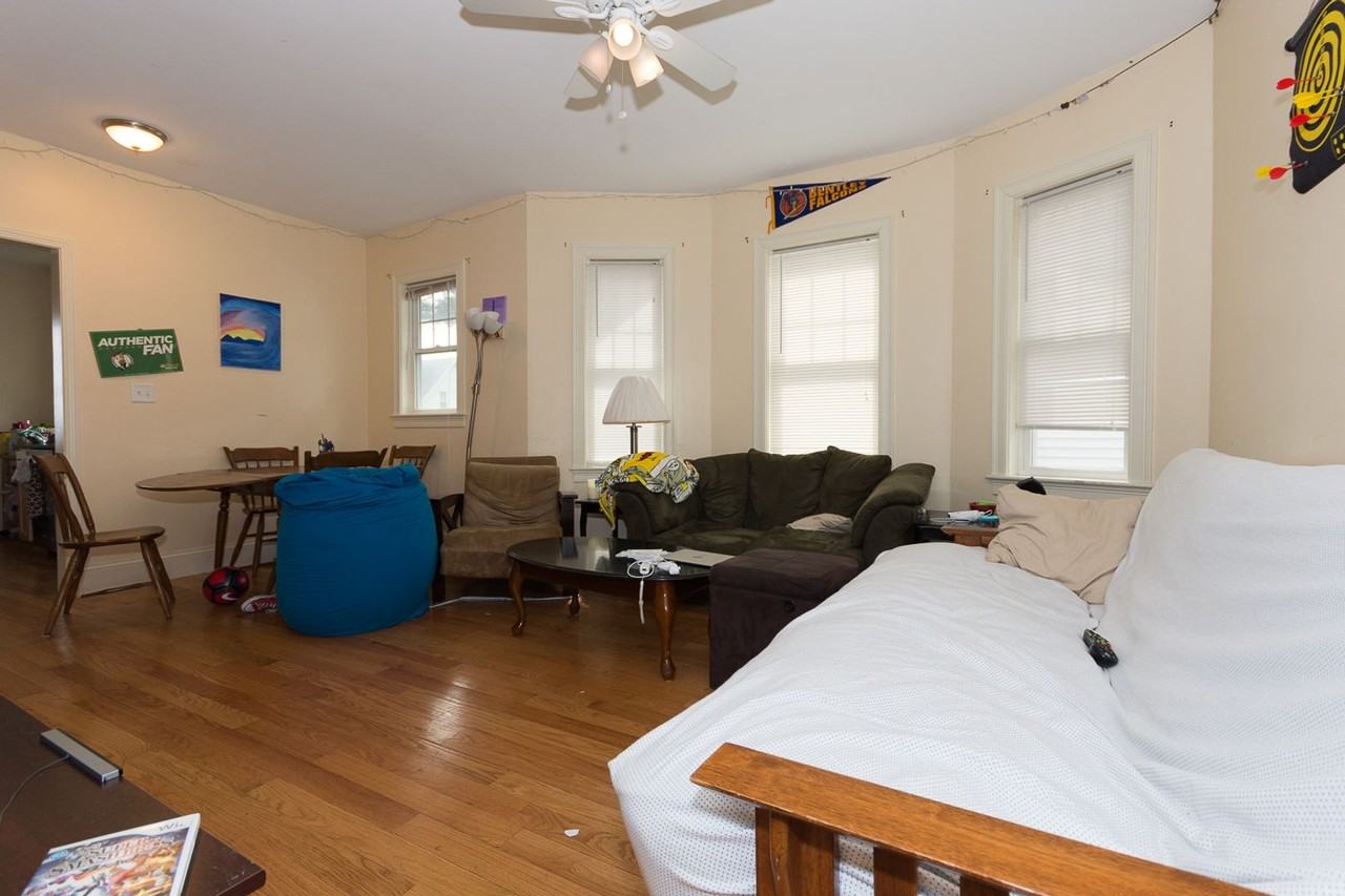 72 Brooks St - Photo 3 of 10