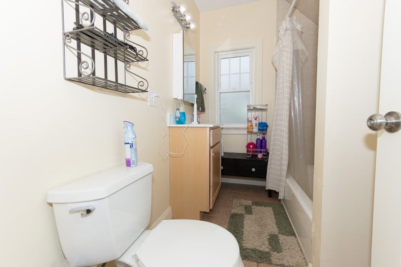 72 Brooks St - Photo 4 of 10