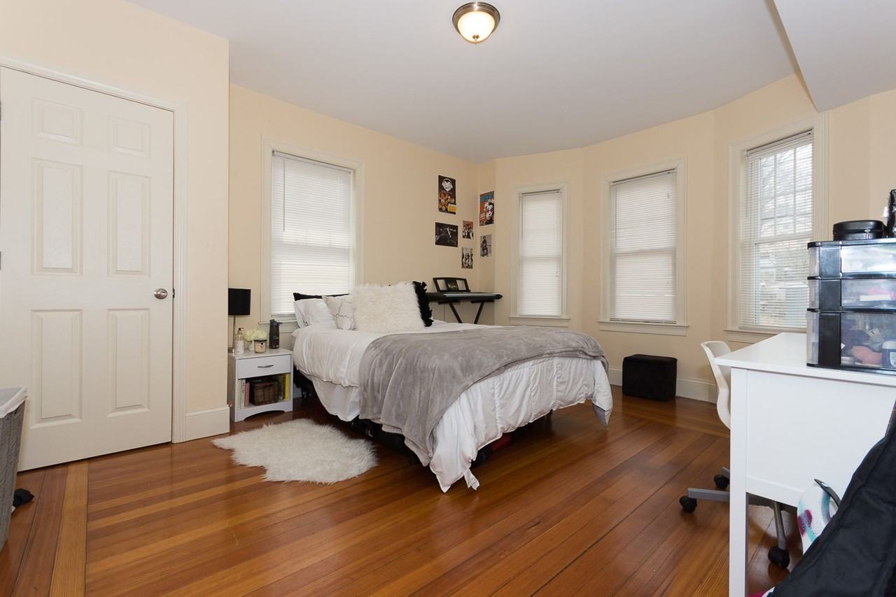 72 Brooks St - Photo 5 of 10