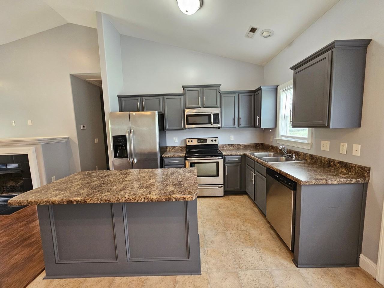 136 Hawks Point Rd - Photo 4 of 14