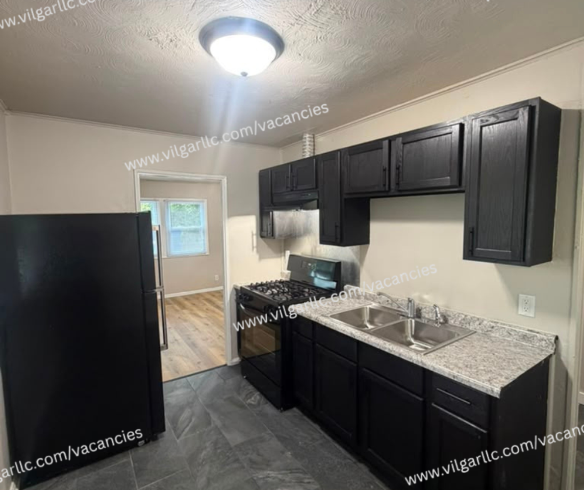 260 Van Buren St - Photo 5 of 25