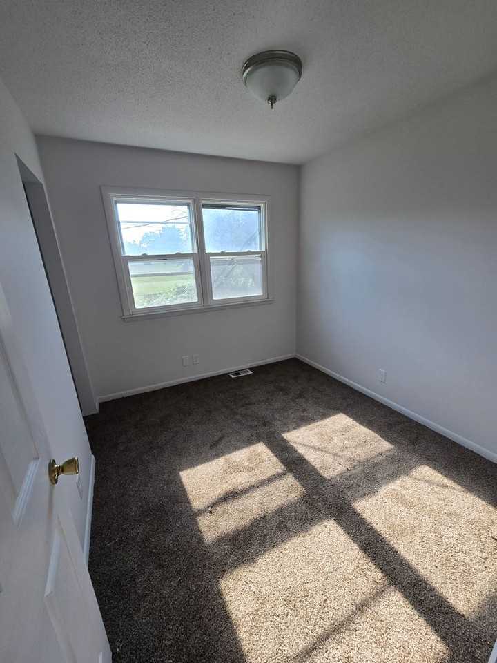 1908 Sw Fairmont Rd - Photo 4 of 9