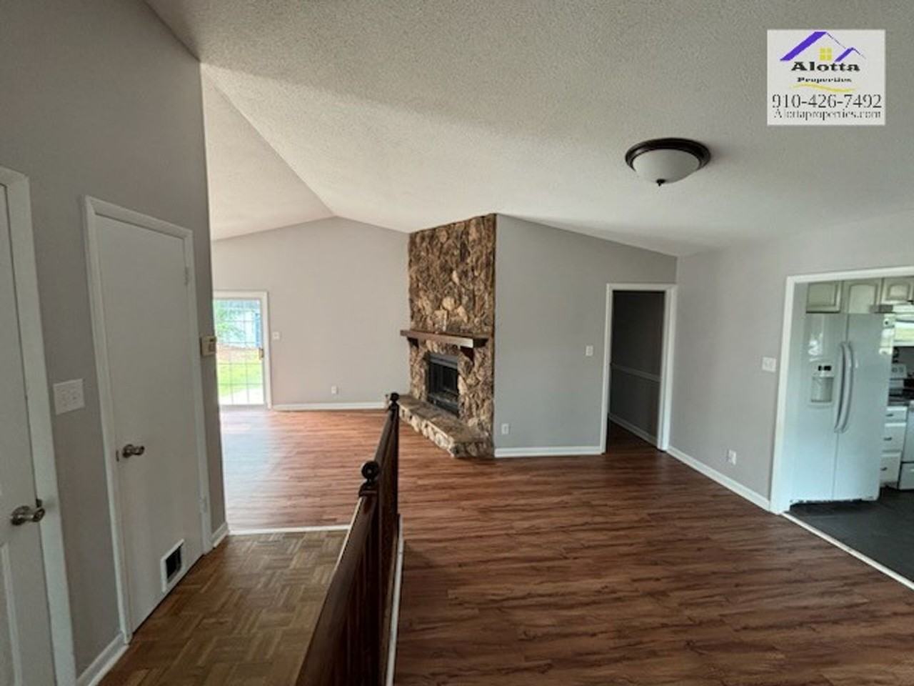 2043 Lakeridge Dr - Photo 2 of 10